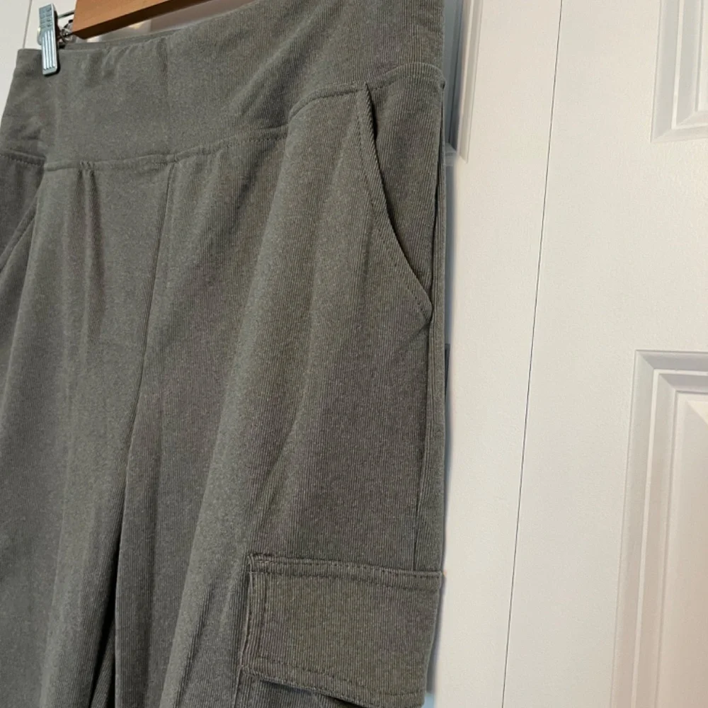 Women's cargo jogger pants medium by New Day soft comfy fit - Picture 4 of 7